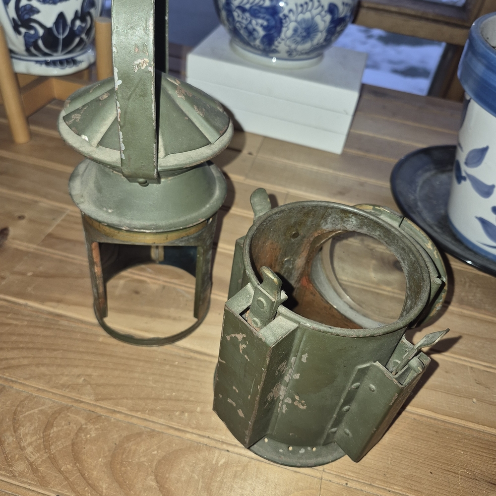 Vintage 1950's Military Green Oil Railroad Lantern - Picture 4 of 8